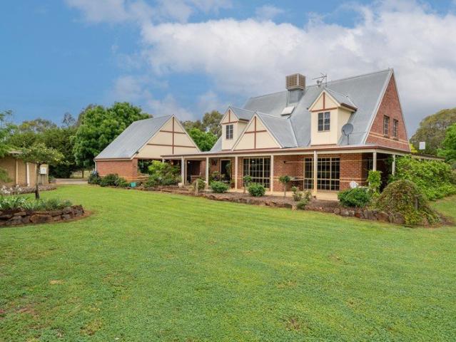 Cottage for sale in Tallarook, Victoria