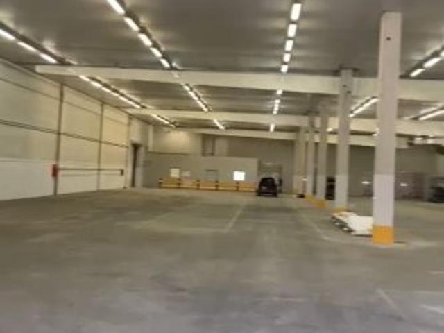 Locale Commerciale in affitto a Piemonte, Vercelli