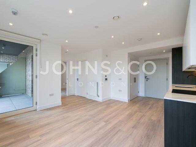 Apartment for rent in London Borough of Ealing, Park Royal