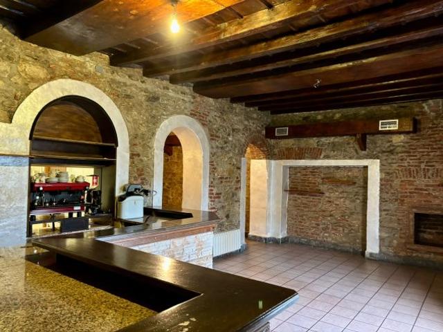 Locale Commerciale in affitto a Vergiate, Lombardia