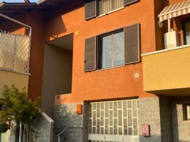 Appartamento in vendita a Vergiate, Lombardia