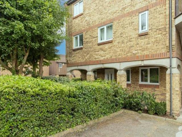 House for sale in Bowers Gifford, Essex
