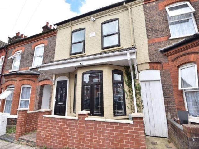 House for rent in Spring Park, Luton