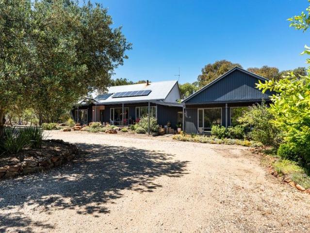 Cottage for sale in Victoria