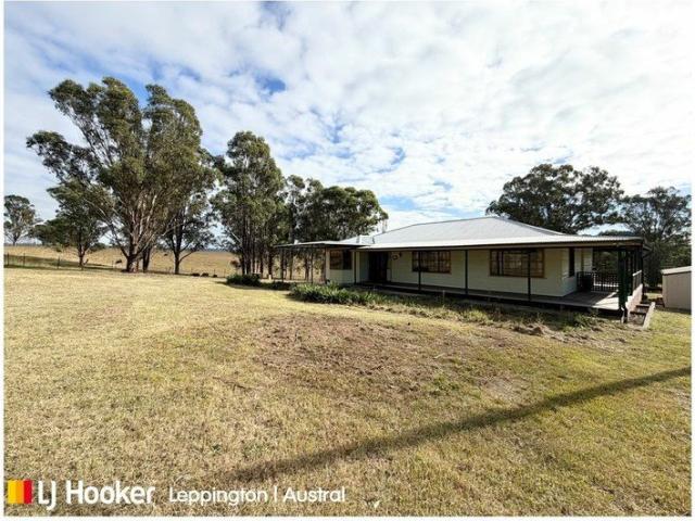 Cottage for rent in Greendale, Sydney