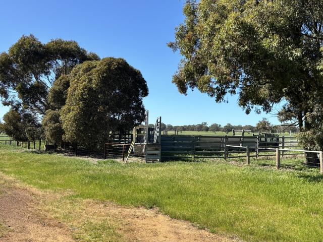 Cottage for sale in Connewirricoo, Victoria