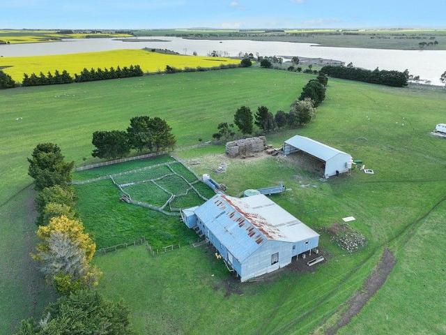 Cottage for sale in Victoria