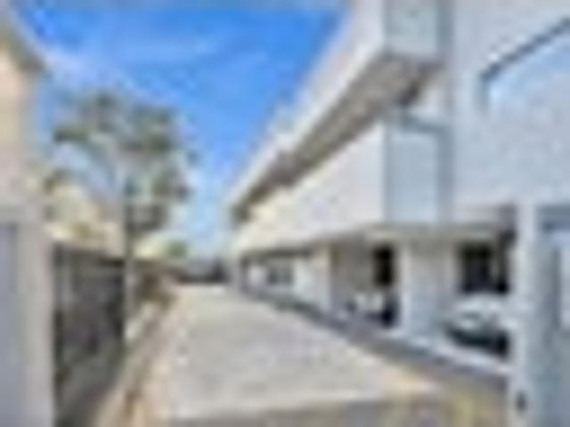 Apartment for sale in Heathcote, Canterbury