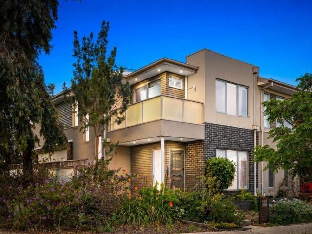 Townhouse for sale in Camerons Creek, Victoria