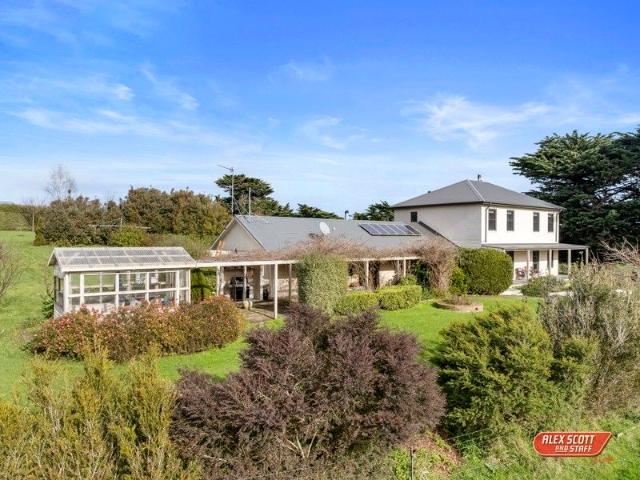 Cottage for sale in Mirboo, Victoria