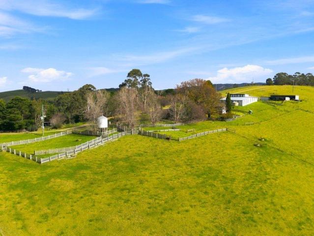 Cottage for sale in Calrossie, Victoria