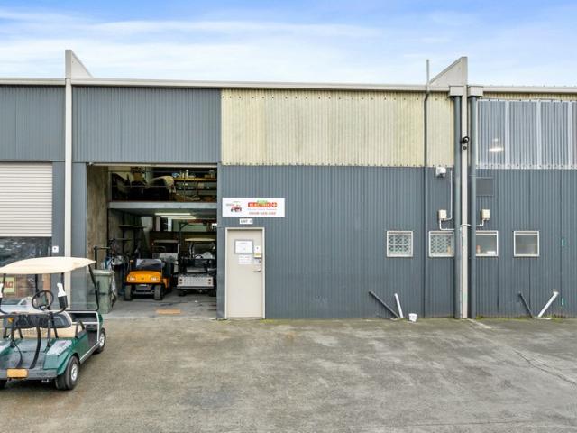 Warehouse for rent in Derwent Park