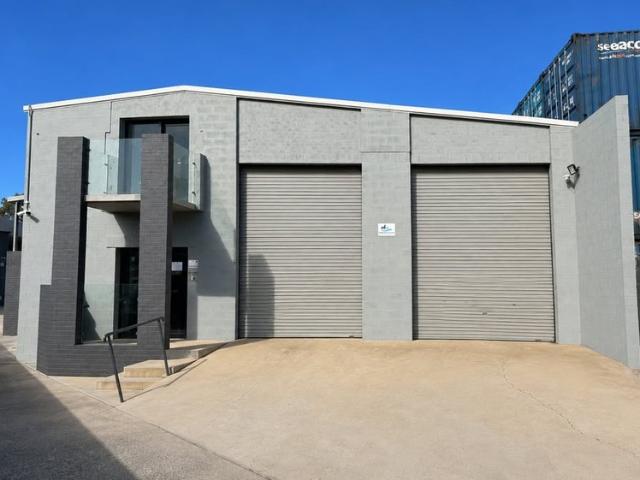 Warehouse for rent in Queanbeyan West, Queanbeyan