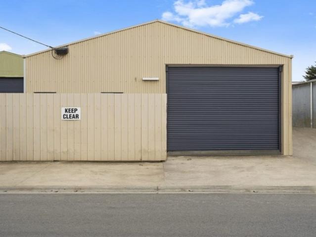 Warehouse for rent in Moolap, Geelong