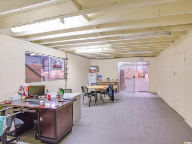 Warehouse for rent in Toombul, Queensland