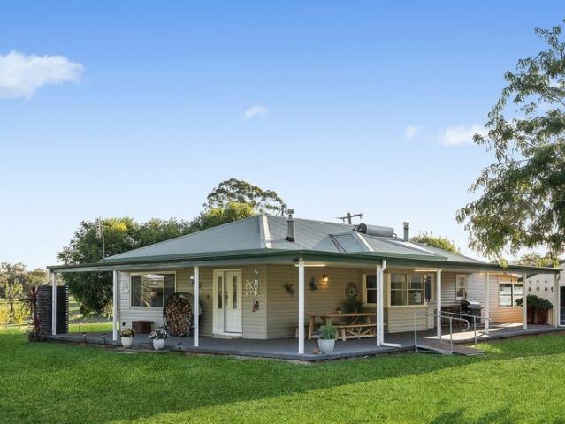 Cottage for sale in Manildra, New South Wales