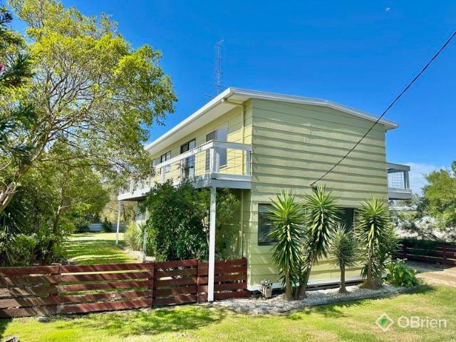 House for sale in Eagle Point, Victoria