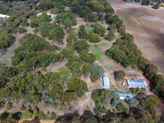 Cottage for sale in Kendenup, Western Australia