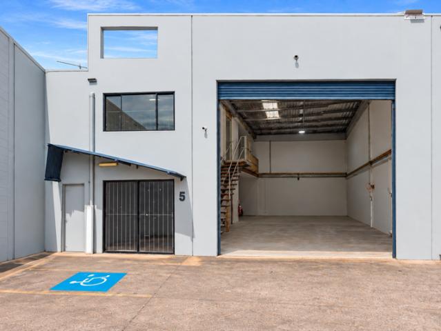 Warehouse for rent in Kings Creek, Queensland