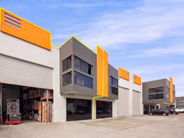 Warehouse for rent in Toombul, Queensland