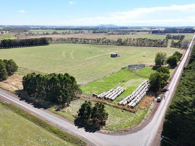Cottage for sale in Cobden, Victoria