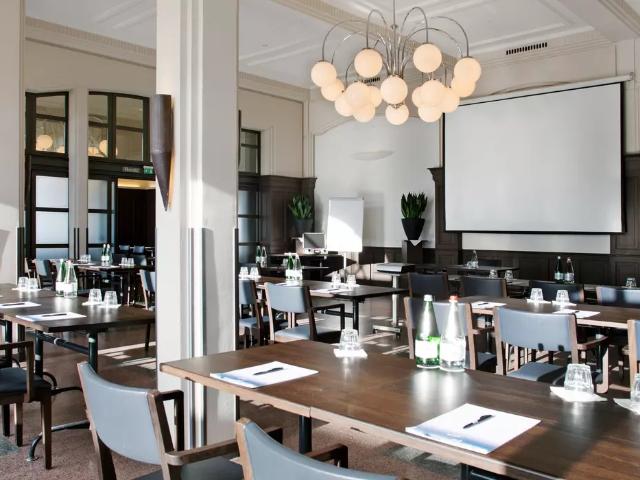 Büro mieten in Einigen, Zürich