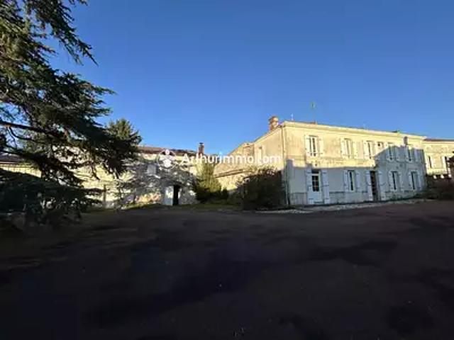 Maison vente à Saint-Jean-d'Angély, Vervant
