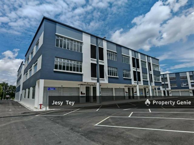 Shop for rent in Rumah Mampu Biaya, Kulai