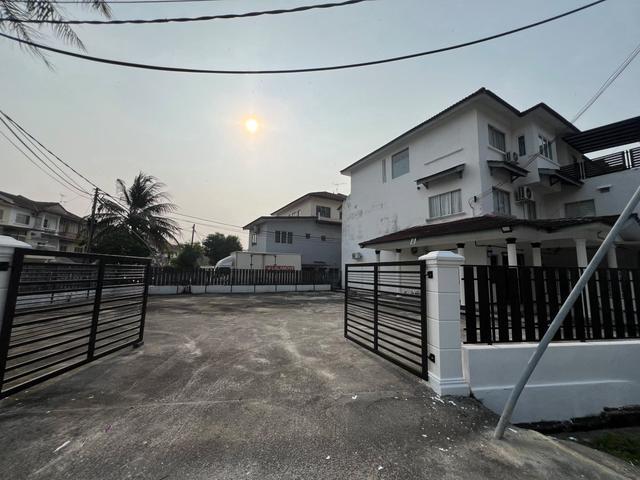 Townhouse for sale in Malaka