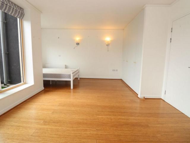 Room for rent in East Greenwich, Greater London