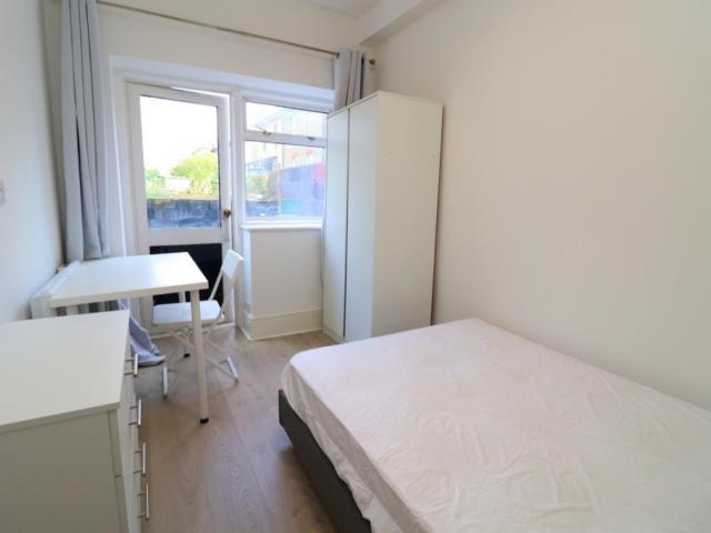 Room for rent in Brondesbury, Greater London