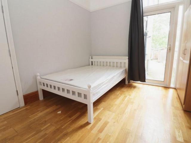 Room for rent in London Borough of Lewisham, Ladywell