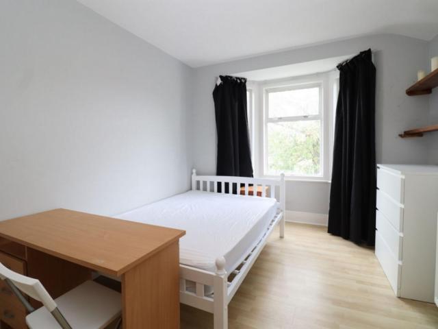 Room for rent in London Borough of Lewisham, Ladywell