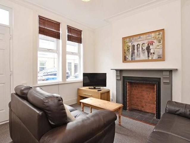 Room for rent in Lowfield, South Yorkshire