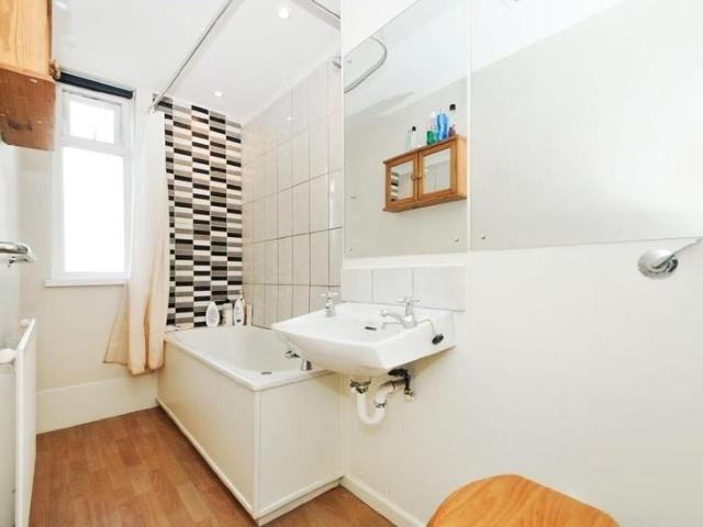 Apartment for rent in Maida Hill, Greater London