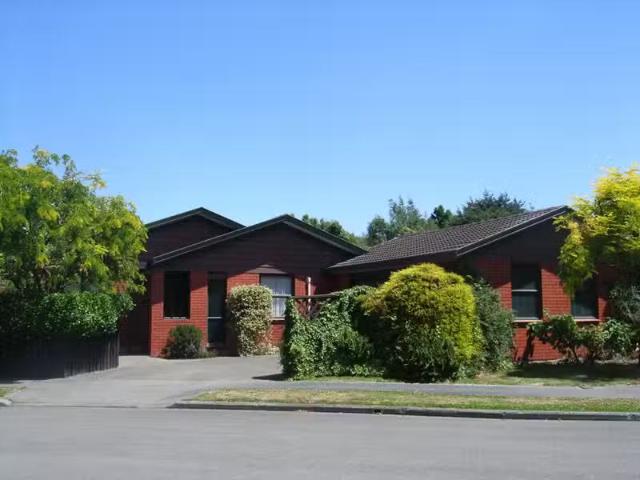 House for rent in Chaslands, Canterbury