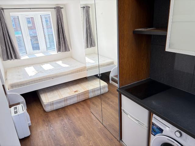 Studio for rent in London Borough of Ealing, Greater London