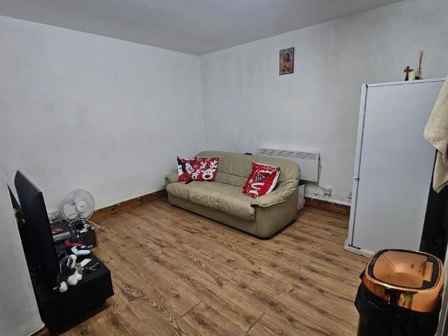Apartment for rent in London Borough of Ealing, Greenford
