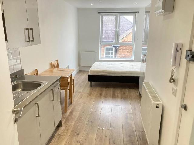 Studio for rent in Kilburn, Greater London