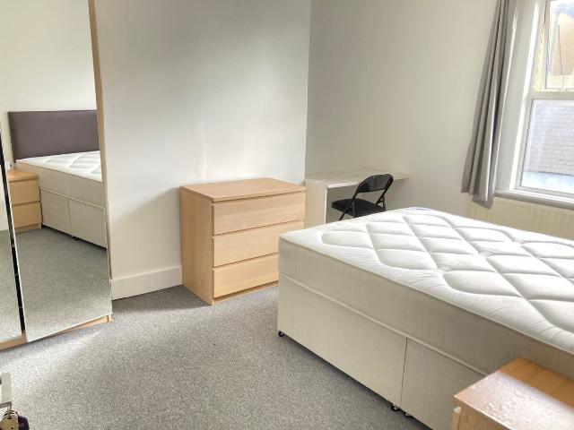 Room for rent in West Ealing, Greater London