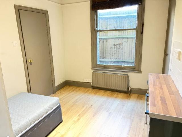 Studio for rent in West Hampstead, Greater London