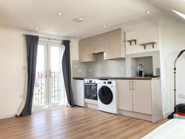 Studio for rent in London Borough of Ealing, Greenford