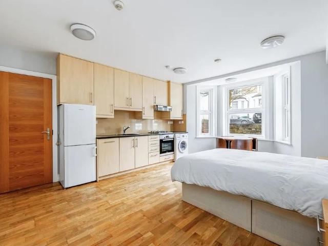 Studio for rent in London Borough of Ealing, Greater London