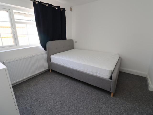 Room for rent in London Borough of Ealing, Perivale