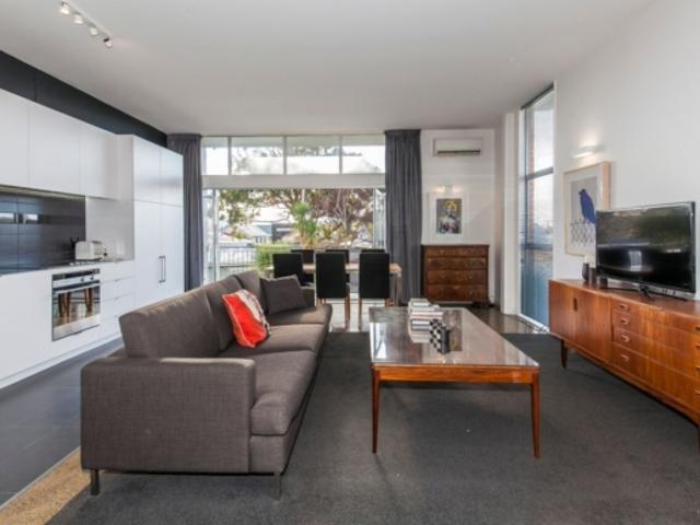 Apartment for rent in Chaslands, Canterbury