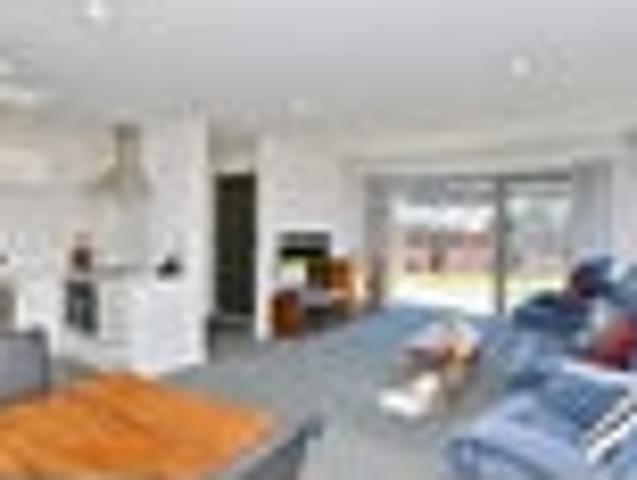 Apartment for sale in Chaslands, Canterbury