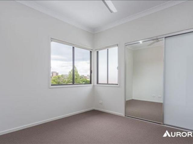 Townhouse for rent in Toombul, Queensland