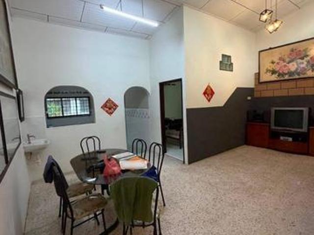 Terraced House for sale in Malaka