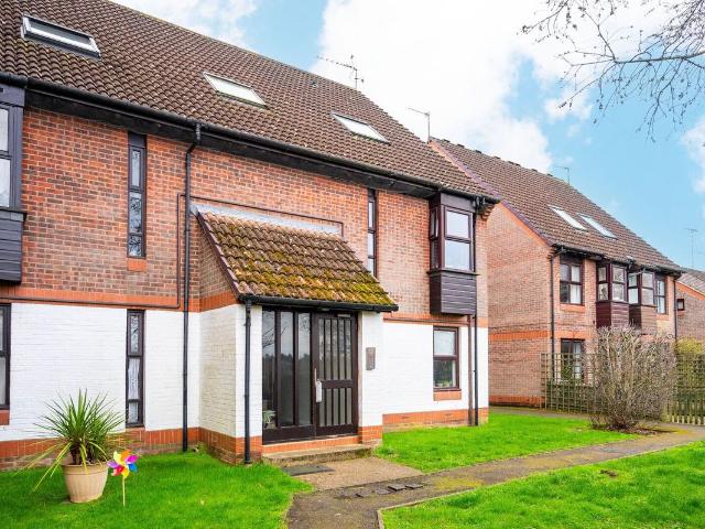 Apartment for rent in Woking, Surrey