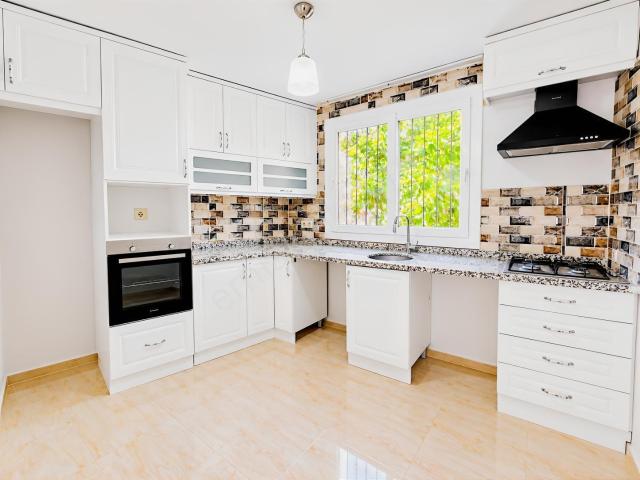 Buruk Cumhuriyet, Sarıçam içerisinde satılık Villa